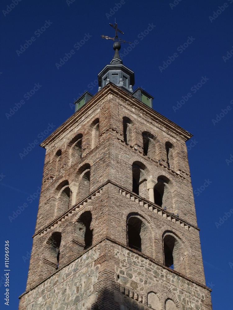 Torre romanica de la iglesia de San Andres de Segovia