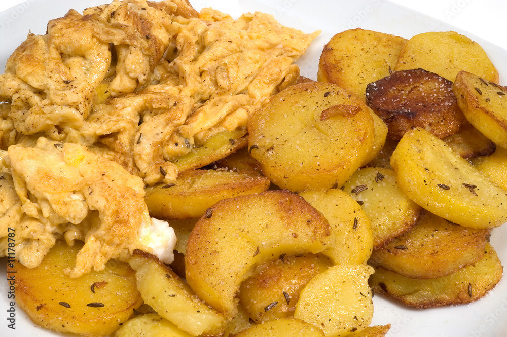Rührei mit Bratkartoffeln Rührei mit Bratkartoffeln