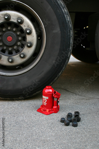 Truck tire with lifting jack