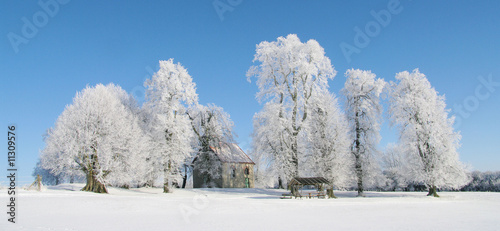 Werdigeshäuser Kiche in Eis und Schnee