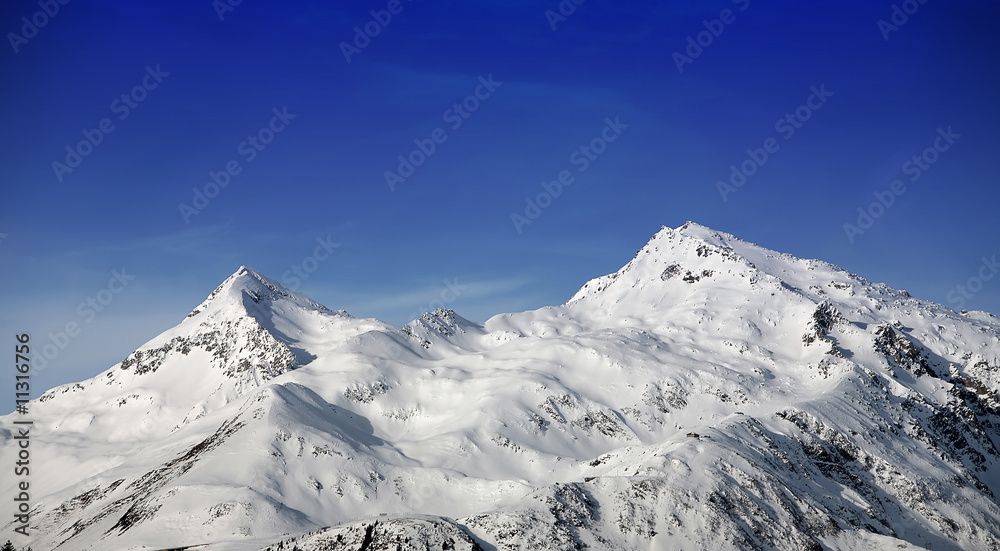 Montagna con neve