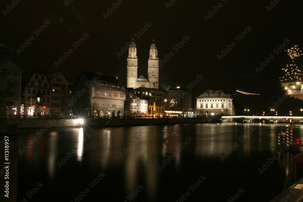 Grossmunster e fiume Limmat - Zurigo Grossmunster e fiume Limmat - Zurigo