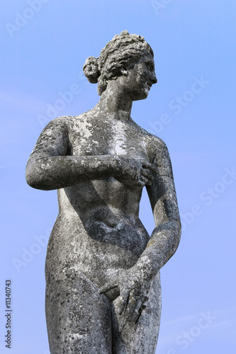 france,île de france,parc du château de breteuil : statue de fem
