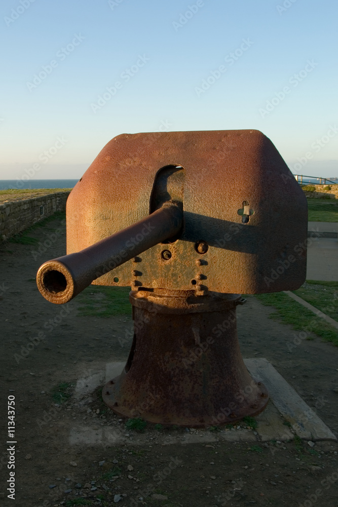 Pointe Saint-Mathieu en Bretagne - canon avec son masque blindé