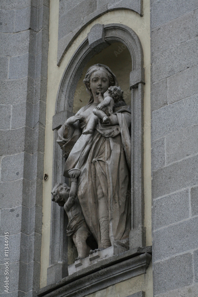 Estatua Exterior San Miguel, Madrid