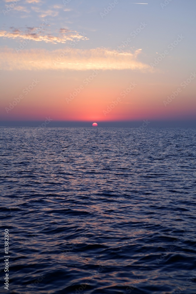 Obraz premium Sunrise at mediterranean sea