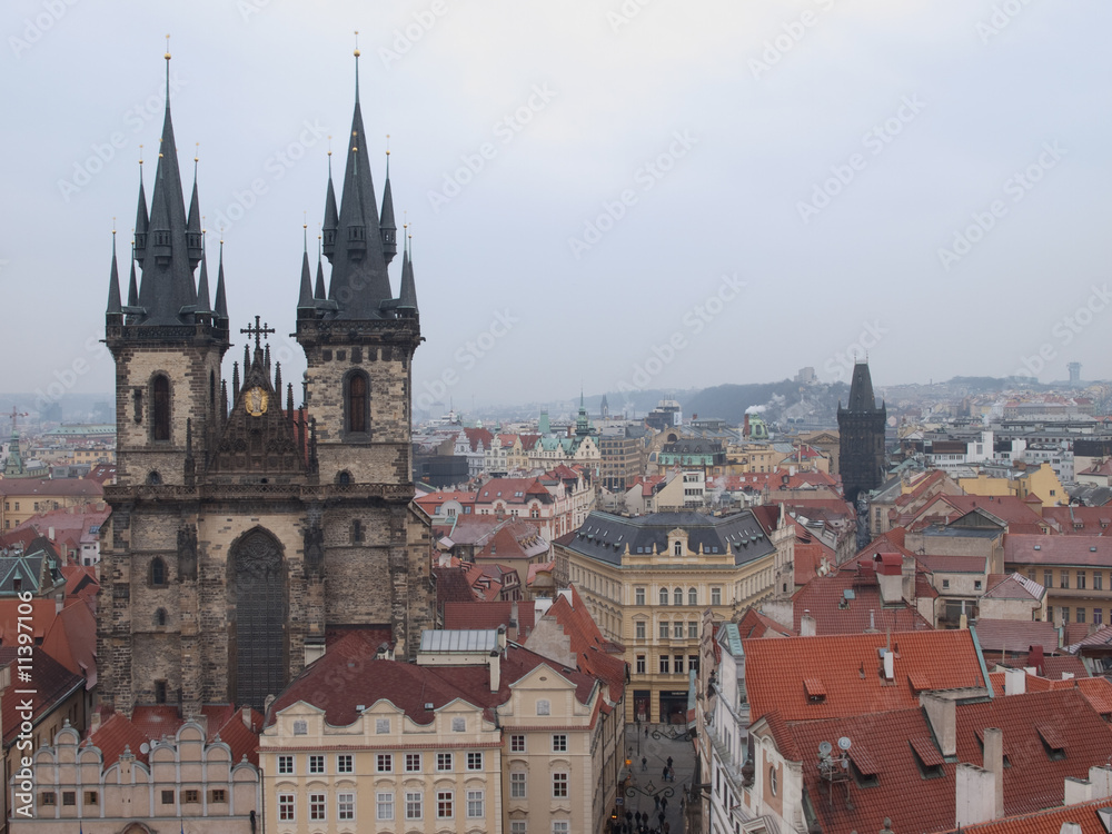Fototapeta premium Nuestra Señora de Tyn y panorámica de Praga