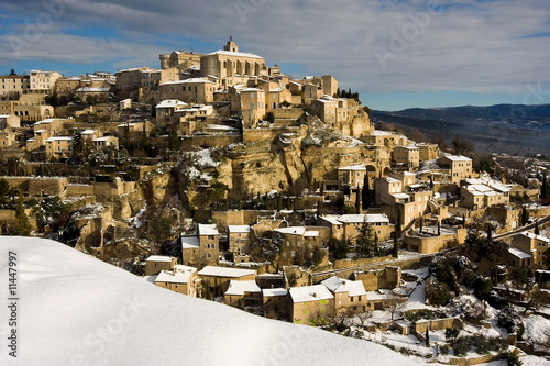 Village de Gordes sous la neige photo