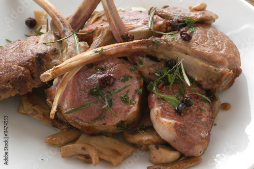 Capriolo al forno con funghi - Secondi di carne Trentino A A photo