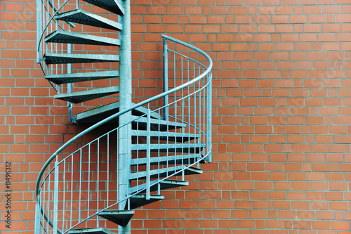 Wallpaper Mural Wendeltreppe vor Ziegelmauer Torontodigital.ca