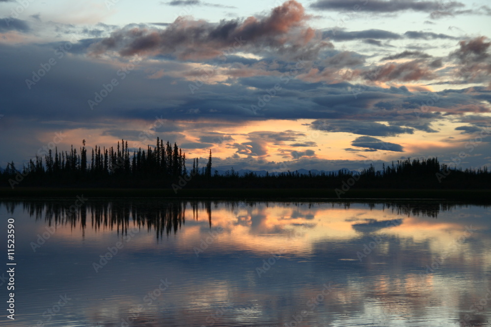 Abend an einem See im Tetlin Wildlife Refuge, Alaska - USA