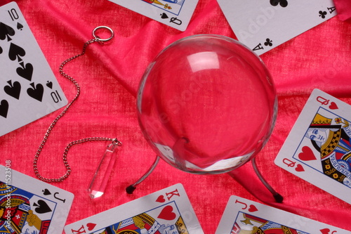 boule de cristal et pendule
