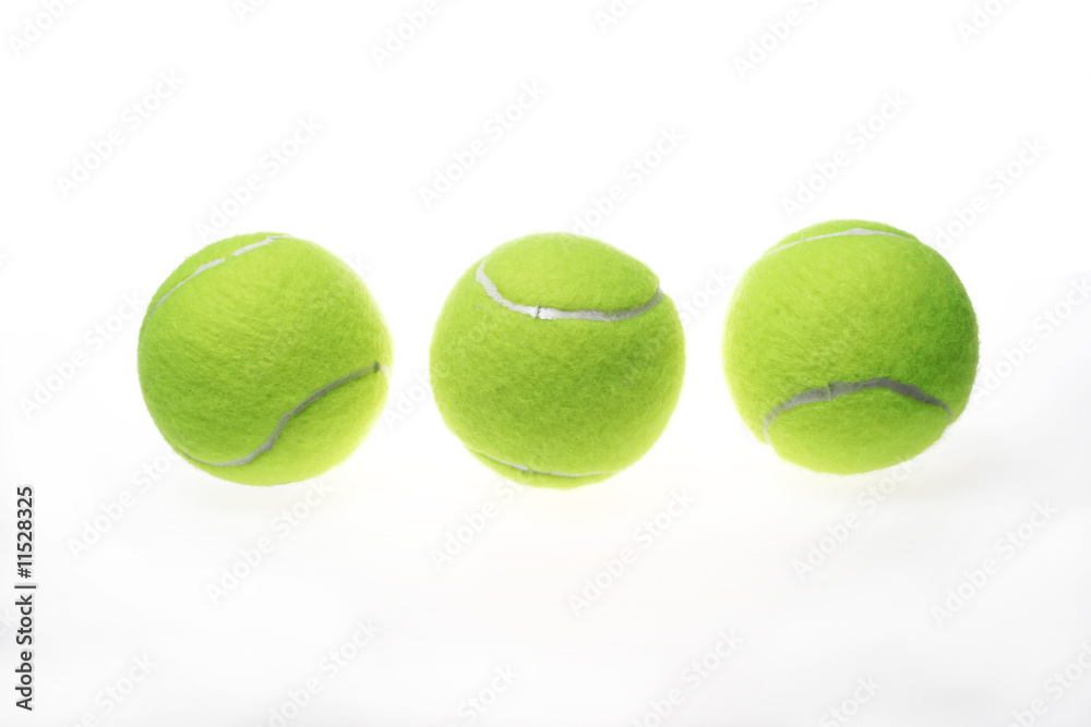Três bolas de tenis
