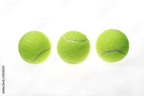Três bolas de tenis © DrawVisuals