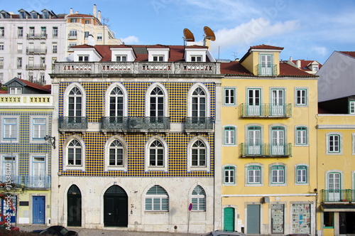 Façades portugaises avec Azulejo.