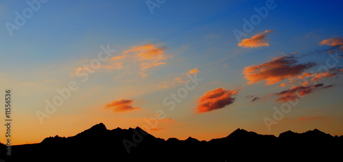 montagnes silouhettes
