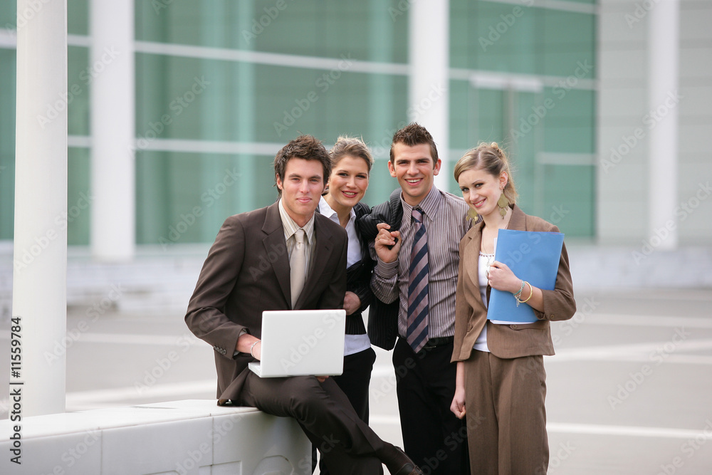Groupe de jeunes adultes en formation commerciale Groupe de jeunes adultes en formation commerciale