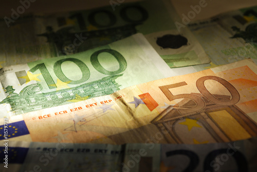 Geldscheine im Dunkel