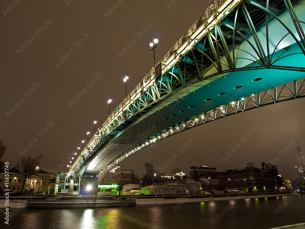 Obraz premium Bridge over the river night view