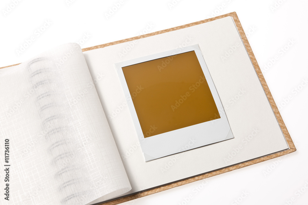 Isoliertes leeres Polaroid Foto in Fotoalbum Stock Photo | Adobe Stock