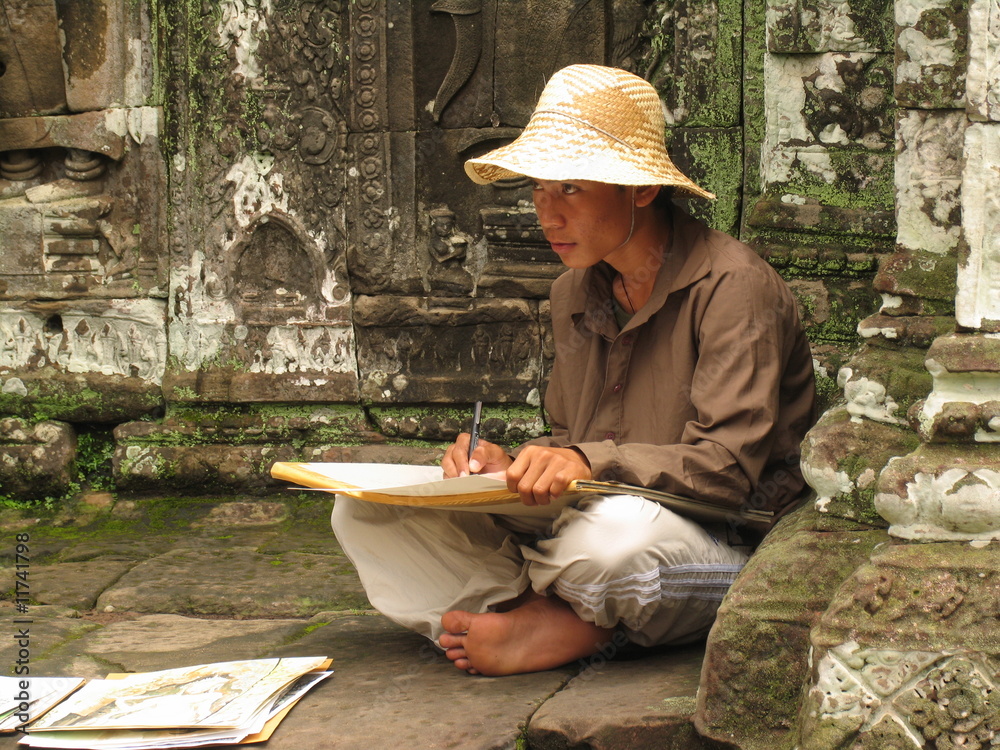Fototapeta premium Artiste peintre dans le Temple d'Angkor