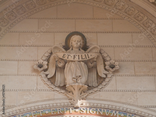 Photo Et filii, inscription religieuse en latin