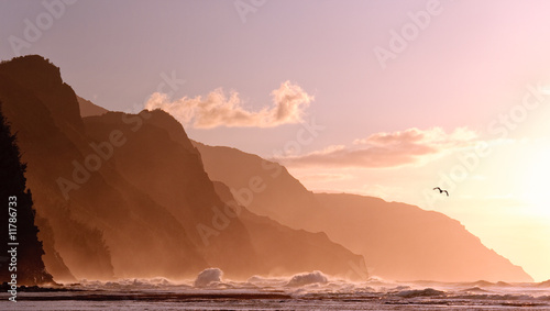 Foto Sunset off the Na Pali coastline on Kauai with a stormy sea