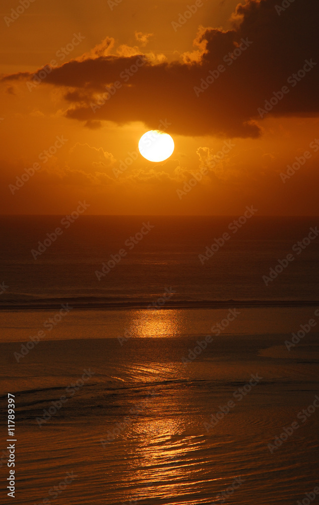 Round sun, sunset, Tahiti, French Polynesia