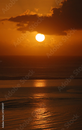 Round sun, sunset, Tahiti, French Polynesia © Natasha Art