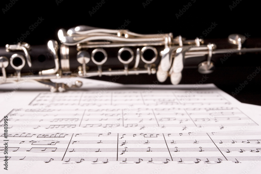 Obraz premium Clarinet isolated over sheet music