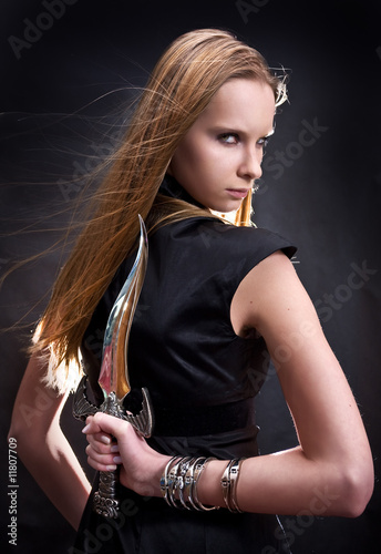 Murais de parede blond young girl holding dagger