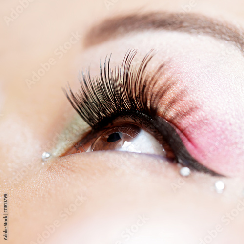 Eye makeup
