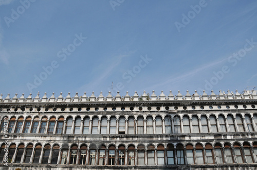 façade-place Saint Marc