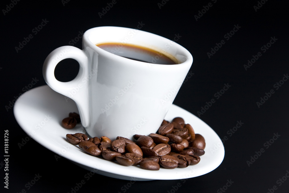 Obraz premium Cup of coffee with beans coffee on black