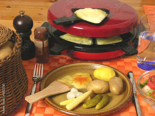 Raclette-Menü/raclette cheese dish