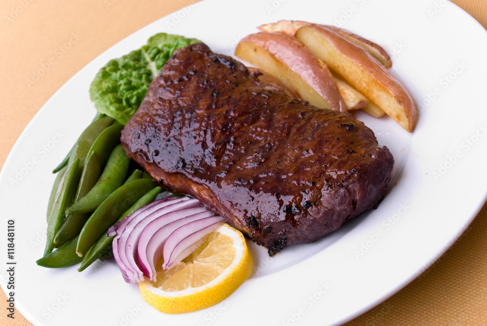 Roastbeef Steak mit Roten Kartoffeln,grünen Bohnen Roastbeef Steak mit Roten Kartoffeln,grünen Bohnen