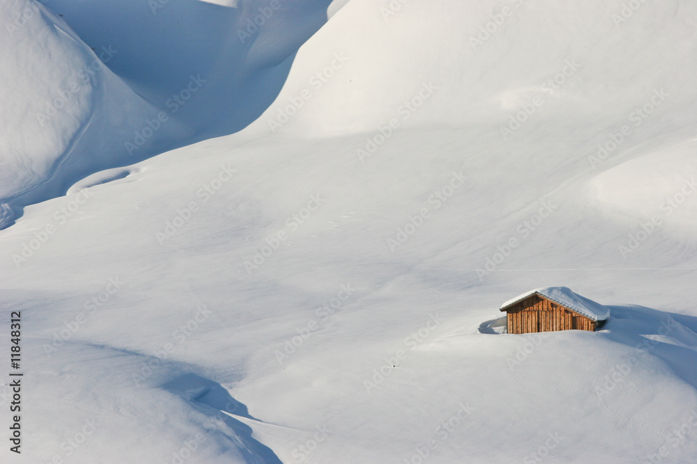 Almhütte im Schnee