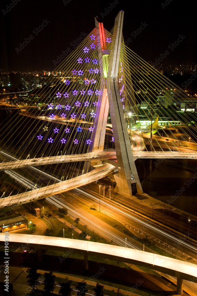Obraz premium Pinheiros bridge at night