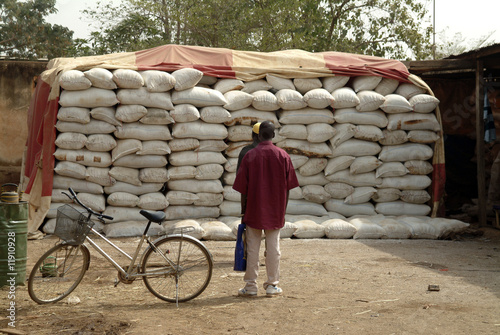 stockage aide humanitaire photo