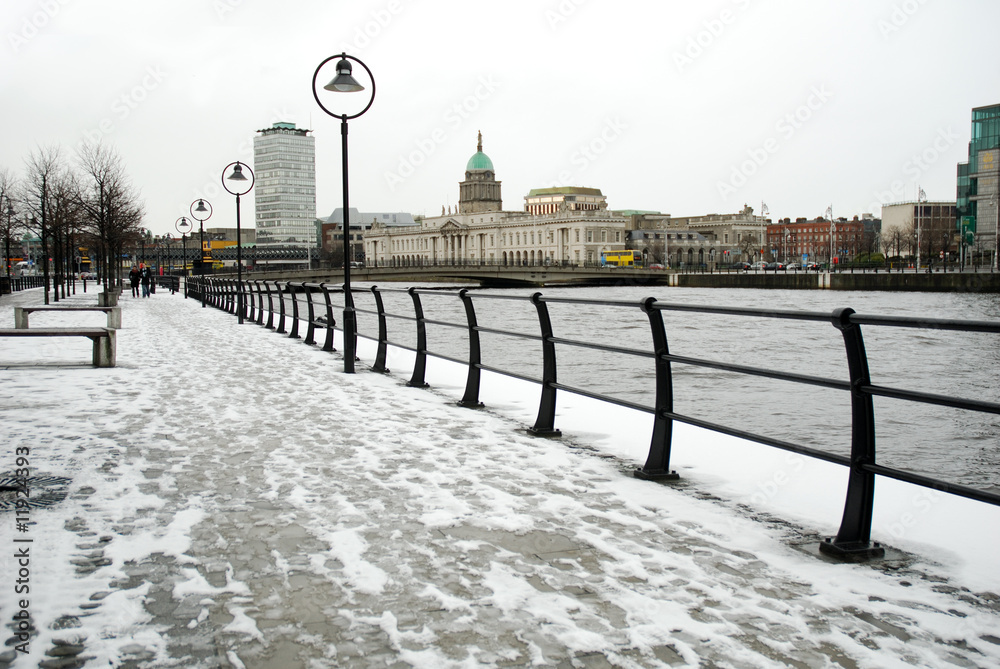 Fototapeta premium Snowy winter in Dublin 02.2009 (3)