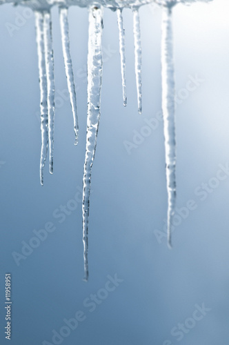 Tableau sur toile Bunch of real icicle in close focus