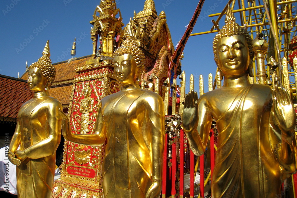 Fototapeta premium cour interieur d'un temple bouddiste