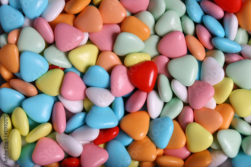 confetti colorati a forma di cuore photo