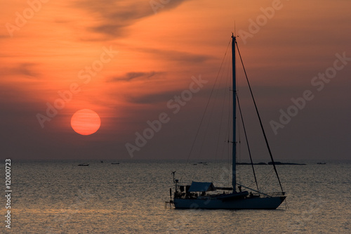 Sonnenuntergang mit Segelschiff