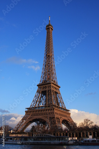 tour symbolique de la ville de paris, france