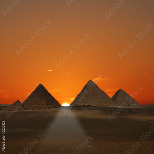 Photo Pyramids Sunrise (Giza, Egypt)