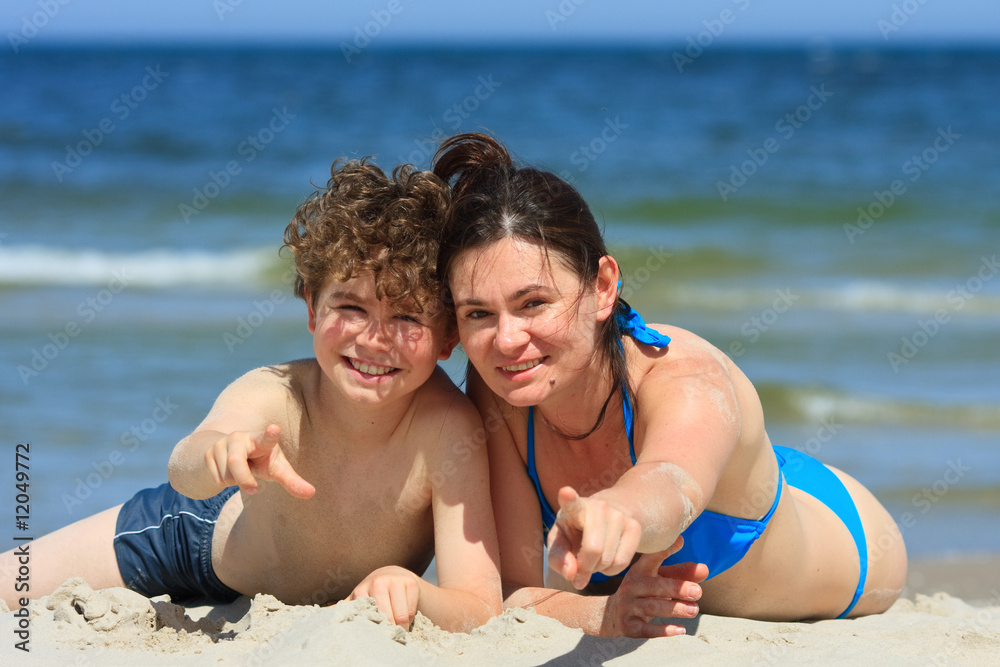 Fototapeta premium Family on beach