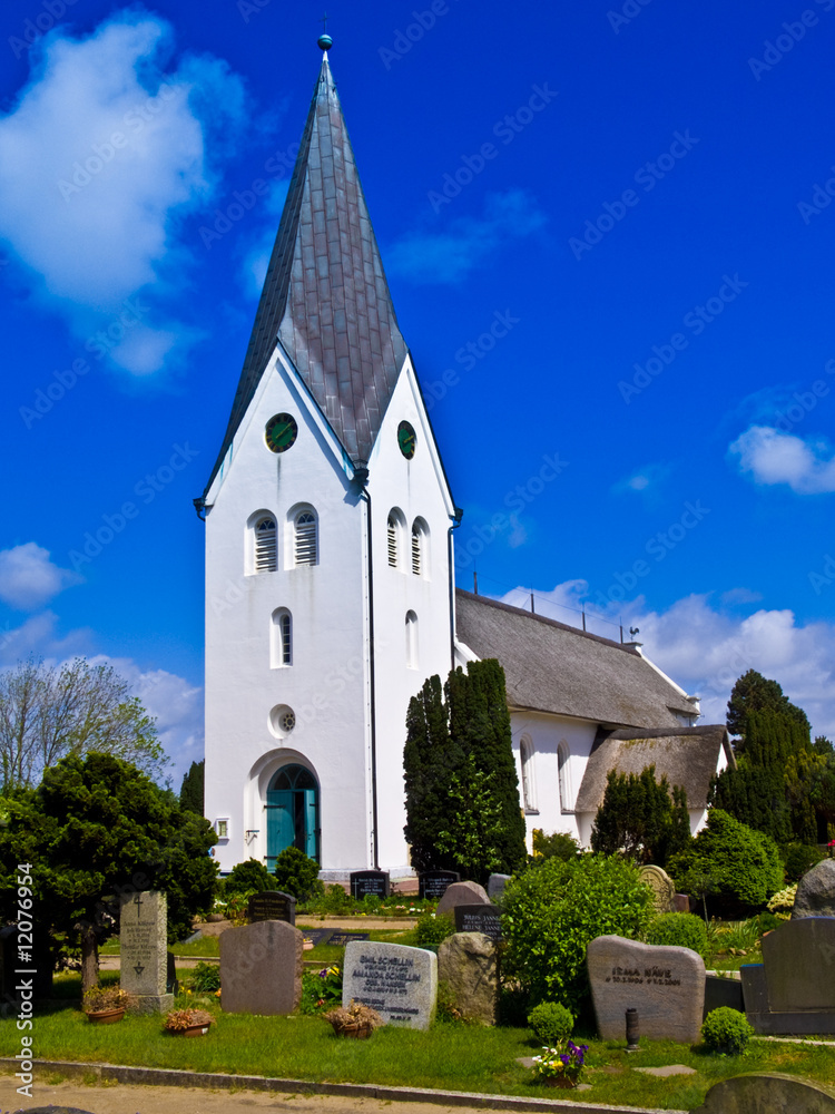Fototapeta premium KIrche in Nebel