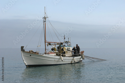 Fishing boat at work © AndreasG