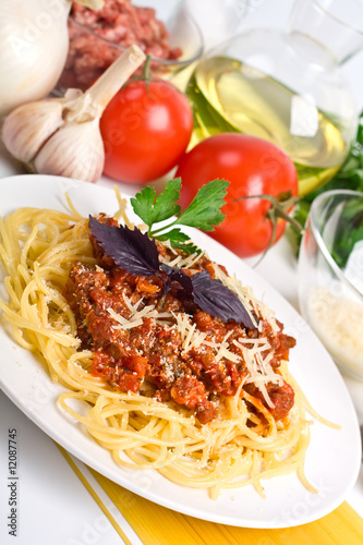 spaghetti bolognese with raw ingredients